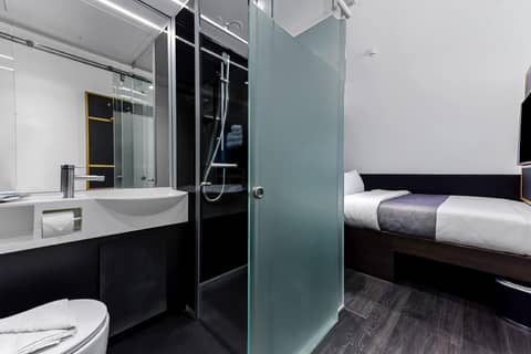 The Z Hotel Holborn — bathroom