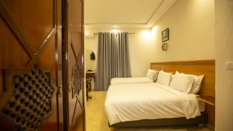 Hotel de paris — hotel room