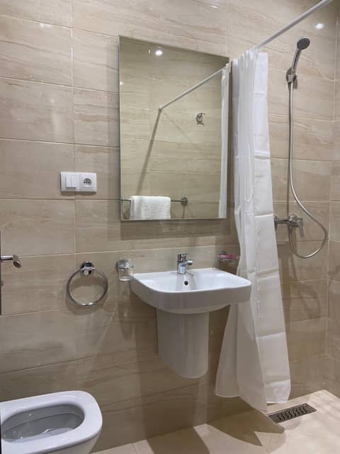 Hotel de paris — bathroom