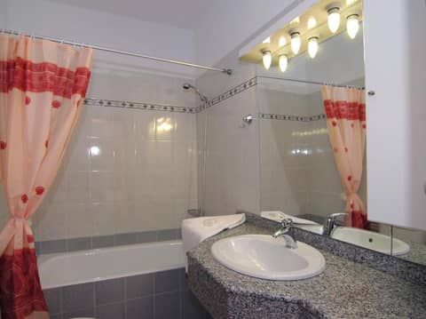 Villa Koki Studios — bathroom