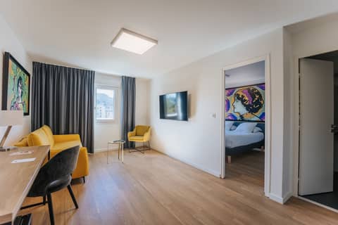 Le Drips — hotel room