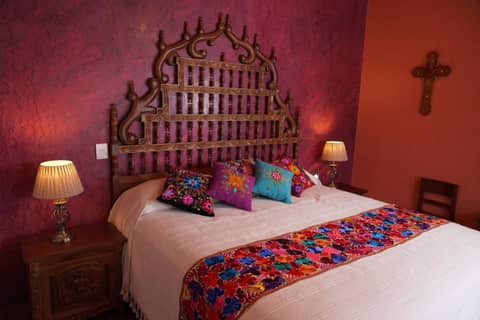 CASA ALFAREROS — hotel room