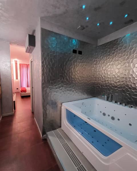 Hotel Relais Dei Papi — bathroom