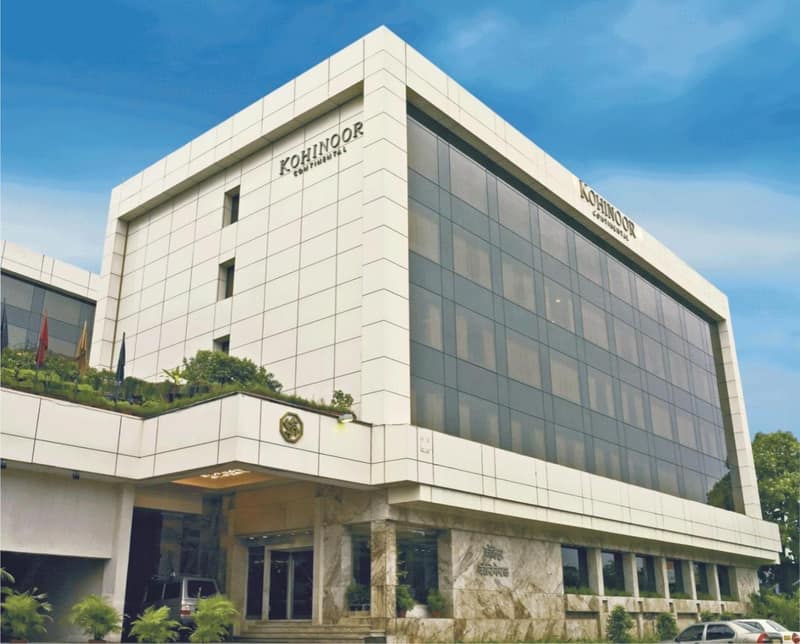 Hotel Kohinoor Continental, Airport — building