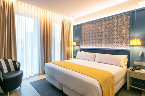 Catalonia Porto — hotel room