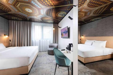 Three Corners Downtown Hotel — hotel room