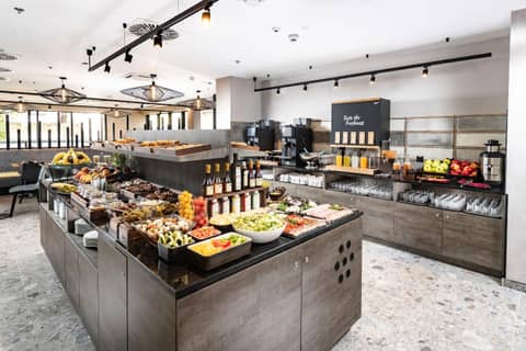 Three Corners Downtown Hotel — dining