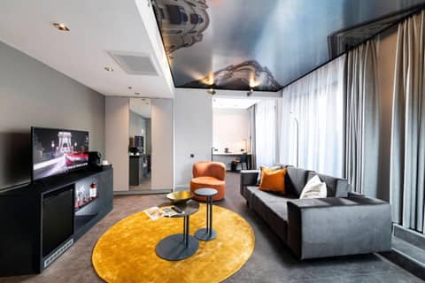 Three Corners Downtown Hotel — hotel room