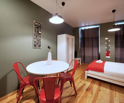 Oporto Maison Entreparedes — hotel room