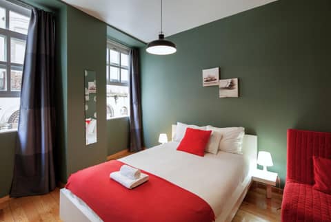 Oporto Maison Entreparedes — hotel room