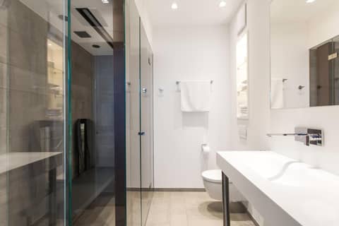 1st Floor Köln 2 — bathroom
