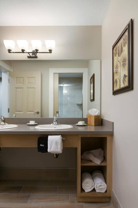 Carlisle Inn Sarasota — bathroom
