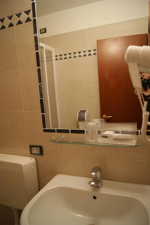 Hotel Il Moro di Venezia — bathroom