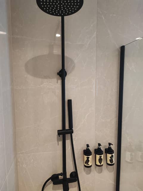 Regal Hotel Mitropoleos — bathroom