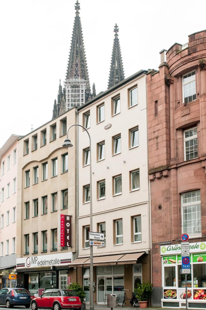 Hotel Sandmanns am Dom — building