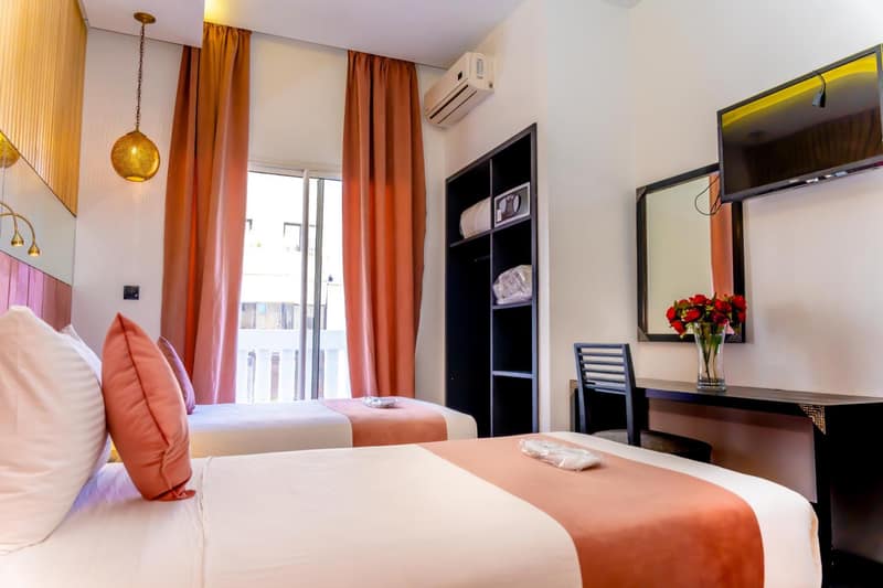 Hotel Les Ambassadeurs — hotel room