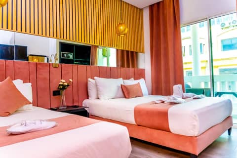 Hotel Les Ambassadeurs — hotel room