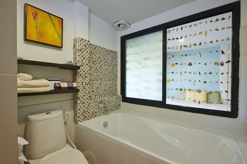 Vacation Village Phra Nang Inn — bathroom