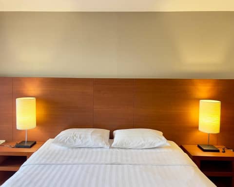BU Place Hotel — bedroom