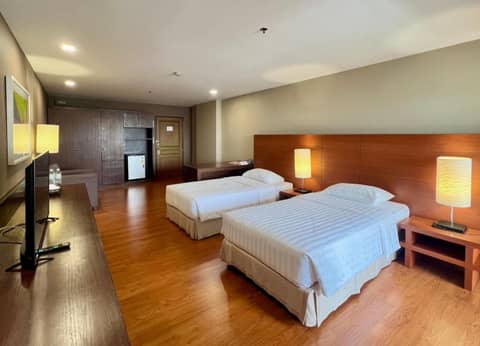 BU Place Hotel — hotel room
