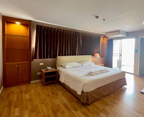 BU Place Hotel — hotel room