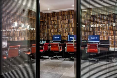 Radisson Blu Hotel London Canary Wharf East — business center