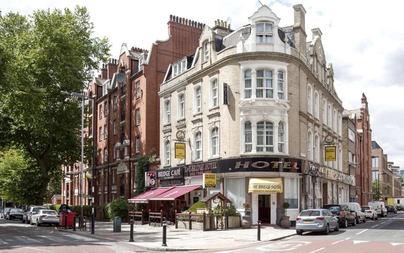 City London Hotel — building