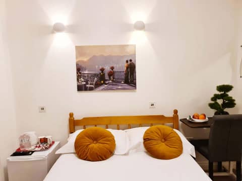 City London Hotel — hotel room