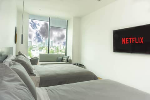 Suites BQ — hotel room
