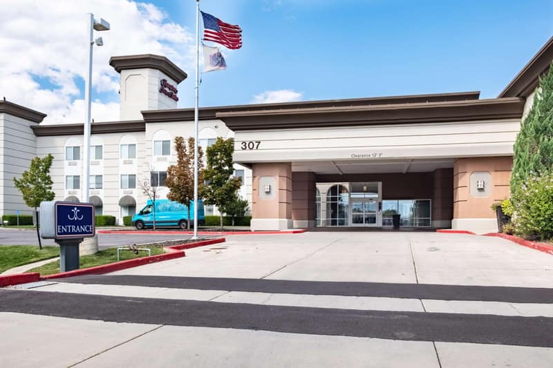 Hampton Inn & Suites Salt Lake City Airport — building