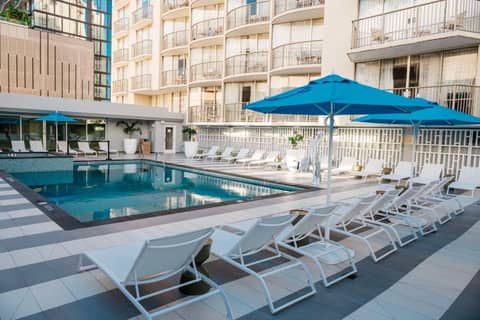 OUTRIGGER Waikiki Paradise Hotel — recepcion & lobby