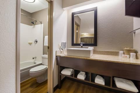 Red Roof Inn PLUS+ Nashville Airport — photo 8