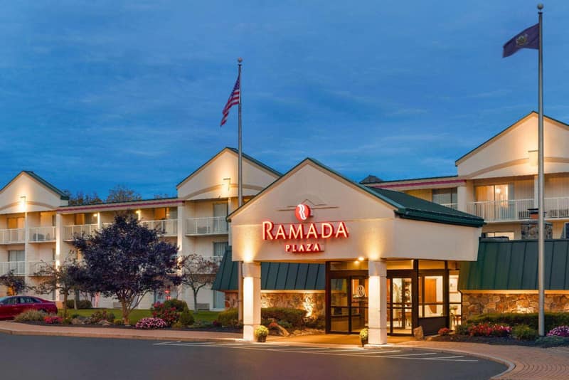 Ramada Plaza by Wyndham Portland — building