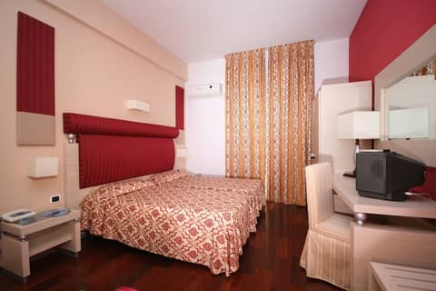 Hotel Santa Lucia Le Sabbie d'Oro — hotel room