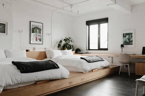 The Annex — hotel room