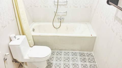 Masainn Hotel Kuta — bathroom