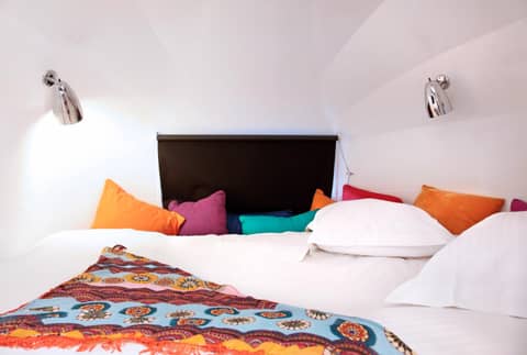 Vintage Hotel Brussels — bedroom