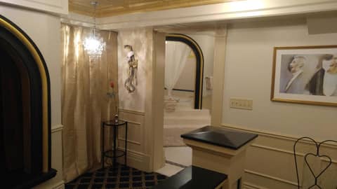 The Anniversary Inn - South Temple — photo 3