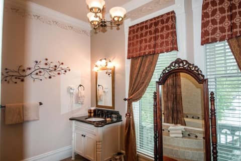 The Anniversary Inn - South Temple — photo 5