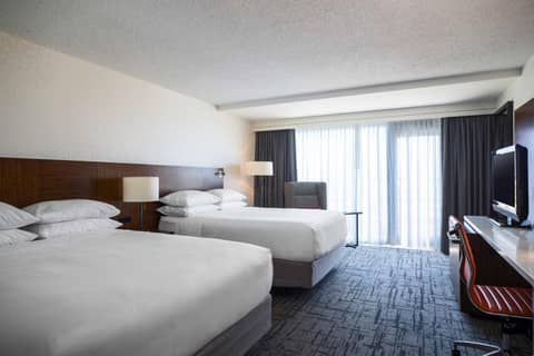 Renaissance Concourse Atlanta Airport Hotel — hotel room