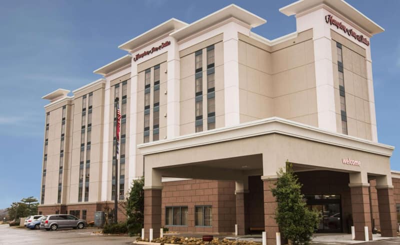 Hampton Inn & Suites Nashville-Airport — building