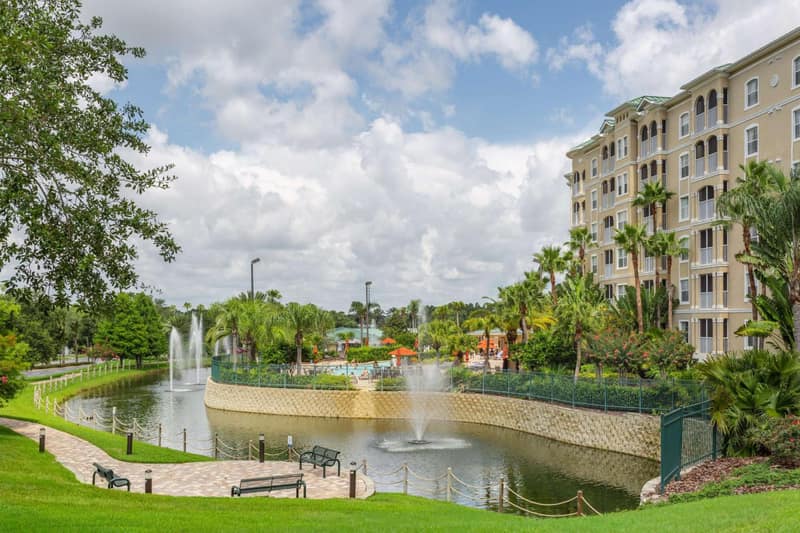 Hilton Vacation Club Mystic Dunes Orlando — building