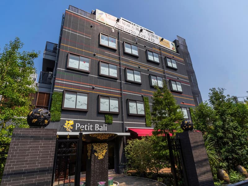 Hotel Petit Bali Garden Shin Okubo — building