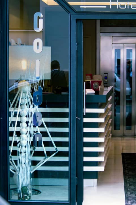 Golden Hotel — recepcion & lobby