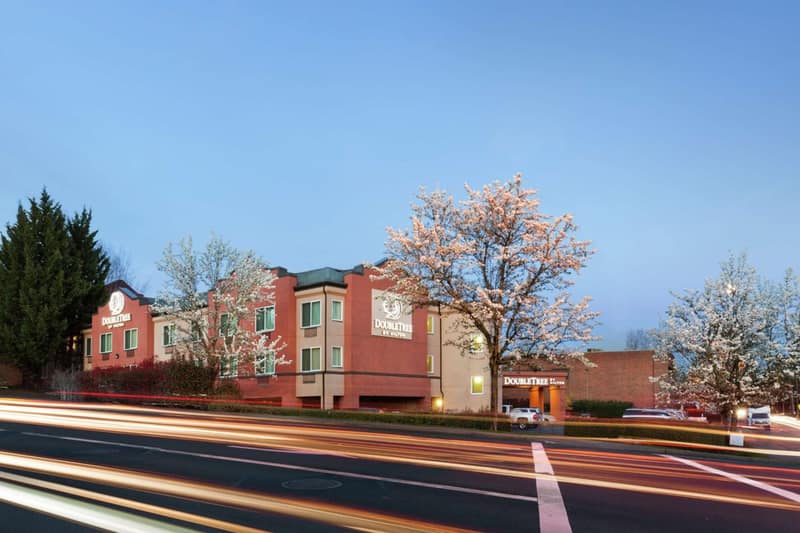 DoubleTree by Hilton Portland Tigard — building