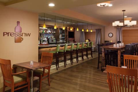 DoubleTree by Hilton Portland Tigard — dining