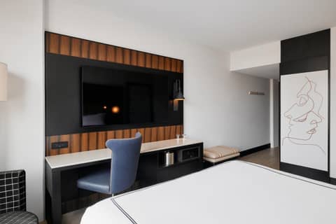 The Godfrey Detroit, Curio Collection By Hilton — photo 8