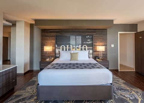 The Blackwell Inn and Pfahl Conference Center — hotel room