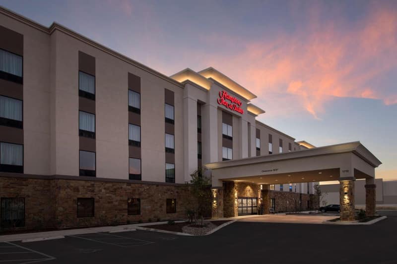 Hampton Inn & Suites San Antonio Lackland AFB SeaWorld — building