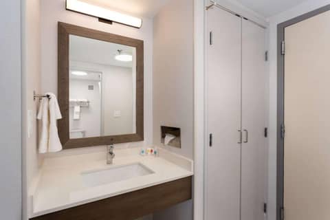 Comfort Inn & Suites Buffalo Airport — photo 3